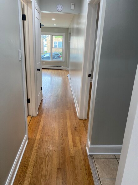 Building Photo - 5530 N Mango Ave
