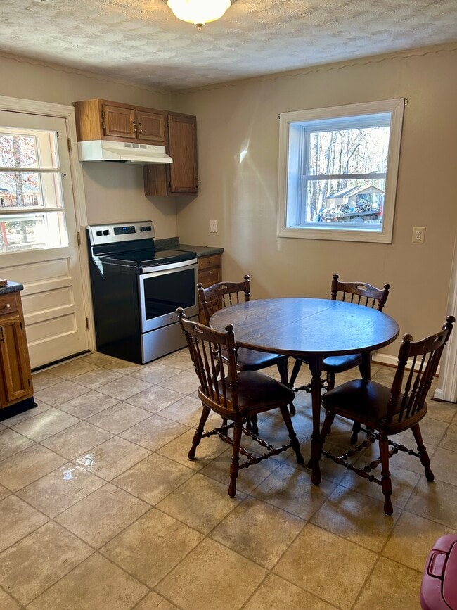 In-kitchen Dining Area - 12374 Roselawn Ln