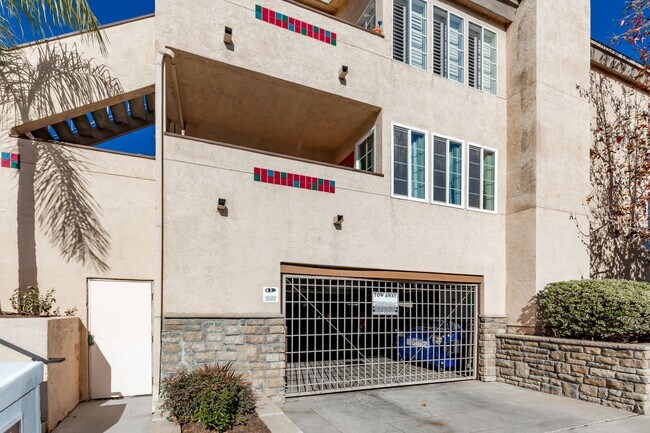 Building Photo - 1202 Donax Ave