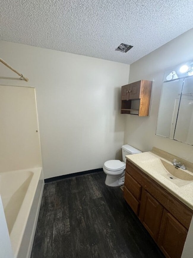 Building Photo - Gorgeous Remodeled Townhome! Cherry HDWD Floors, Attached Garage!