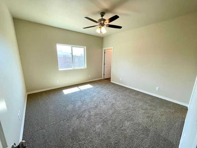 Building Photo - Beautiful 2024 Built 3 Bedroom Home in Leg...