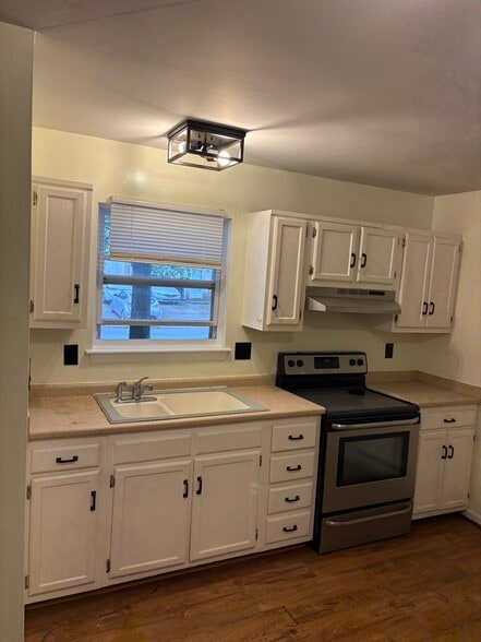 Building Photo - 706 Grant Ave