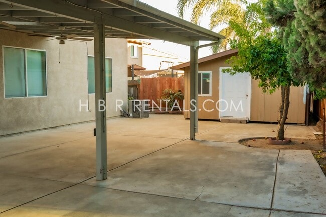 Building Photo - Charming 4 Bed, 2.5 Bath Home in Manteca, ...