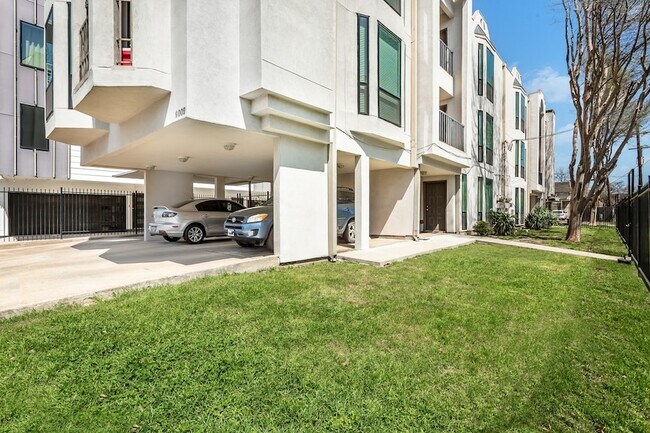 Building Photo - 2002 N Fitzhugh Ave