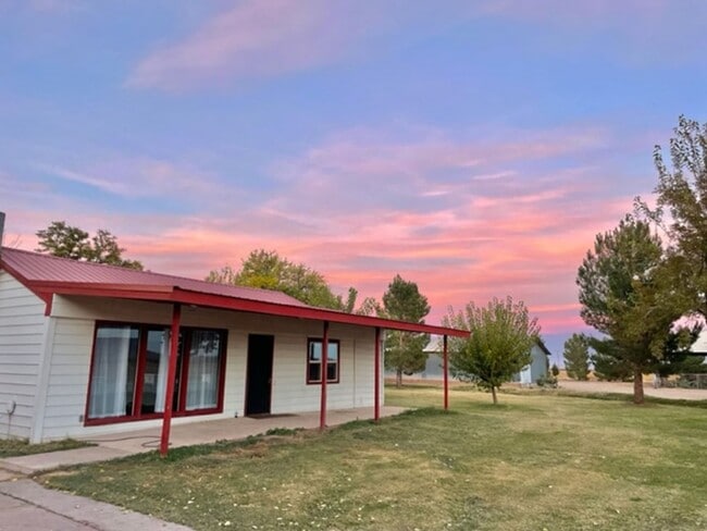 Building Photo - Ranch Style Farm