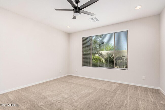 Building Photo - 8828 W Palo Verde Dr