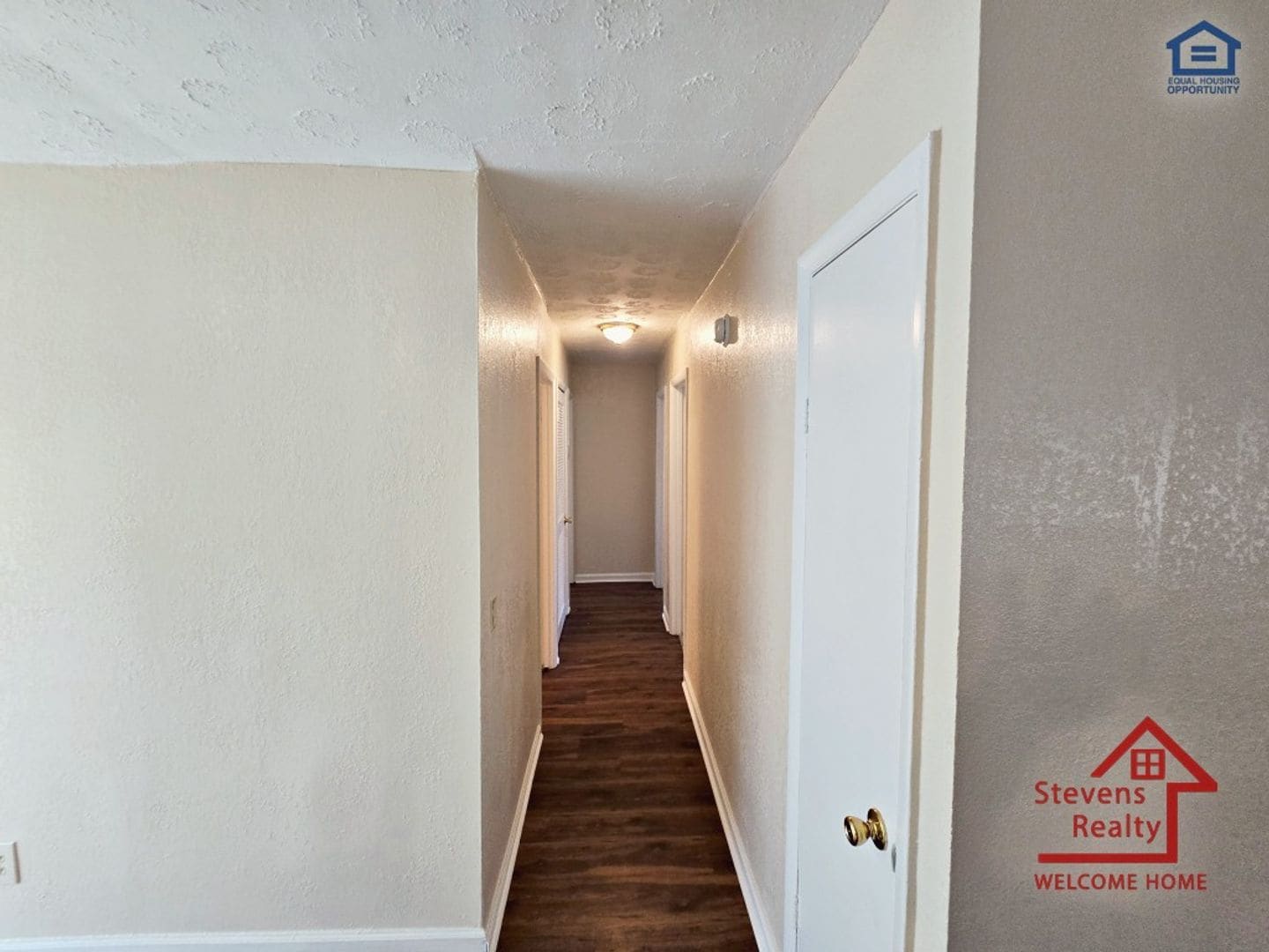 Building Photo - 210 Holly Berry Ln