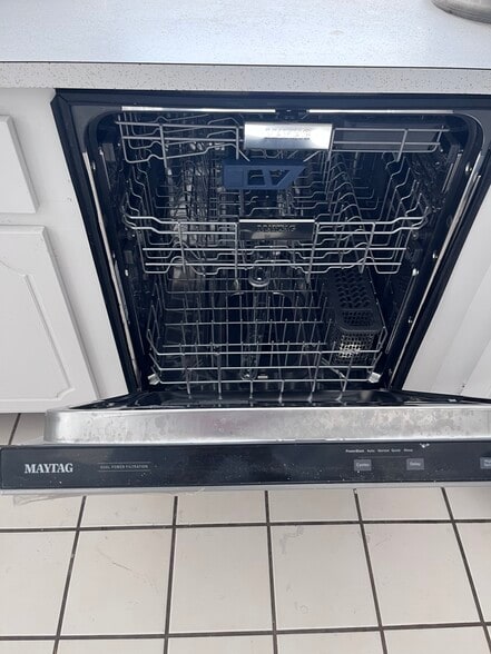 Building Photo - 213 Buttonwood Cir