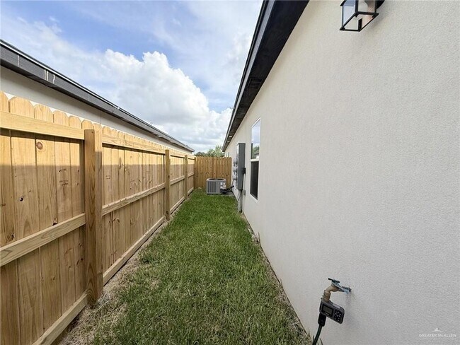 Building Photo - 4225 Heron Ave