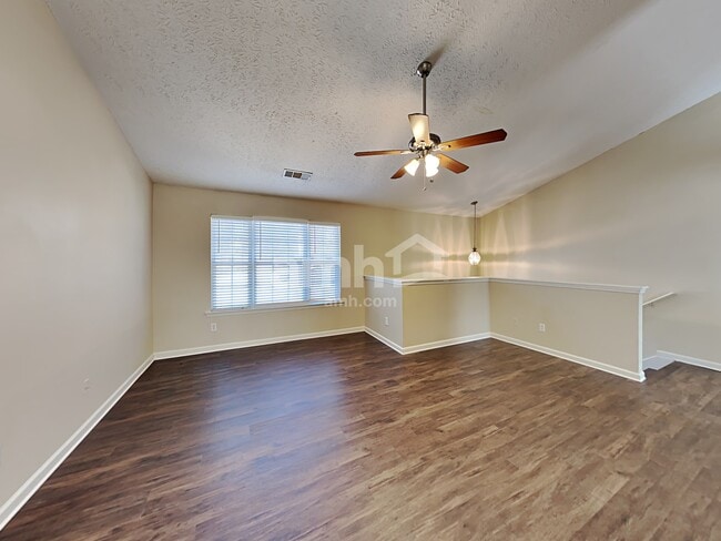 Building Photo - 1401 Buckingham Pl