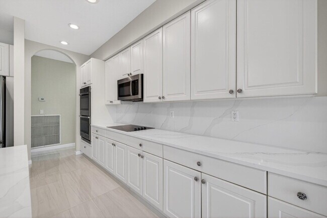 Building Photo - 2237 Newport Isles Blvd