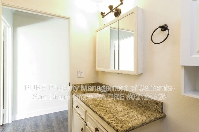 Building Photo - 615 Vine St