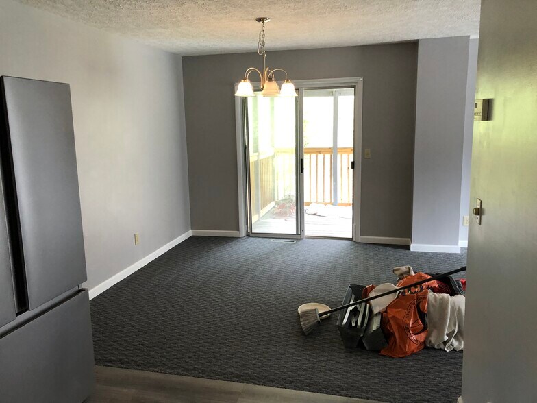 Building Photo - 64 Debra Ln