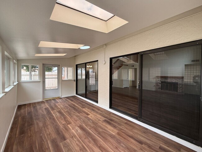 Building Photo - 1422 Eagle Ct