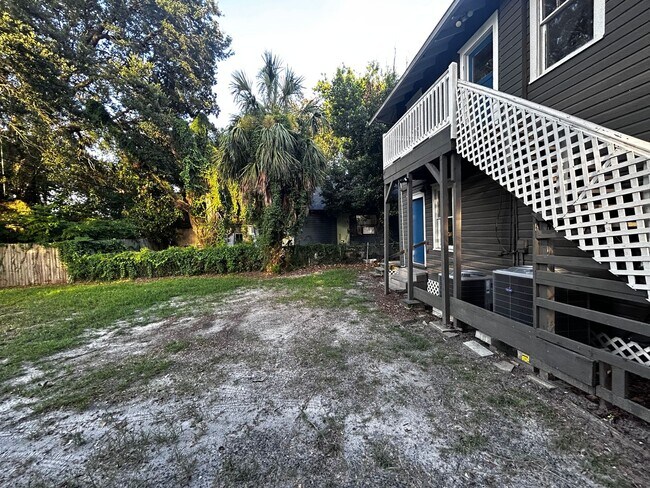 Building Photo - 2561 Rosselle St