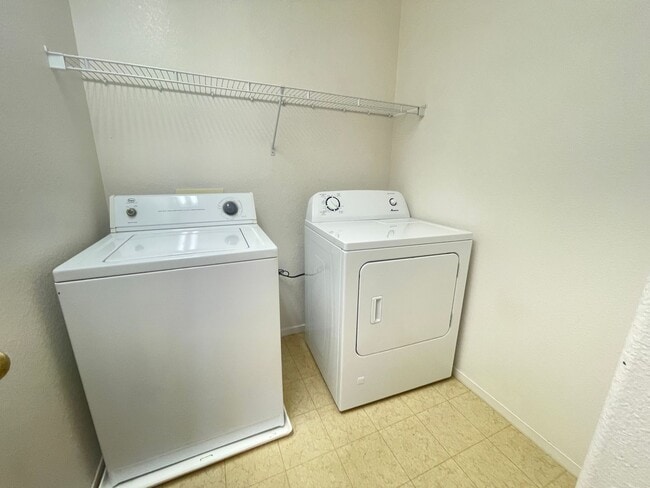 Building Photo - 9751 Ocotillo Falls Ave