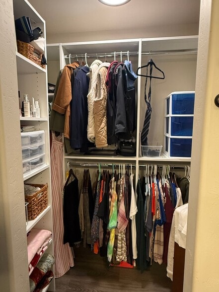 Building Photo - 517 Raven Ln