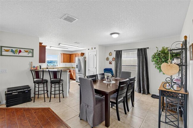 Building Photo - 2133 Geneva Dr