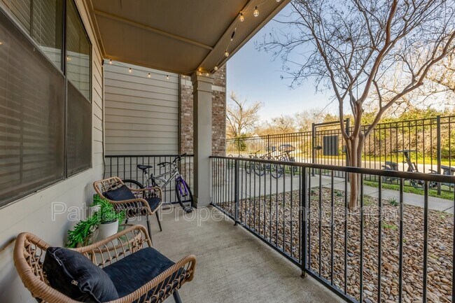 Building Photo - 1026 Foster Ave