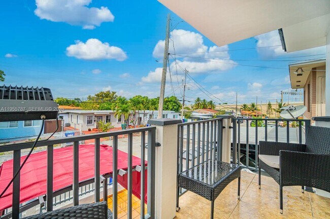 Building Photo - 901 NW 22nd Pl