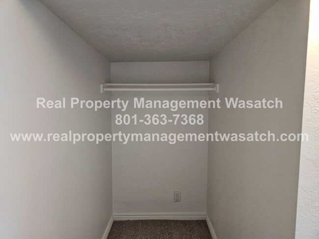 Building Photo - Check Out This 4 Bedroom 2 Bathroom Home in Salt Lake City!