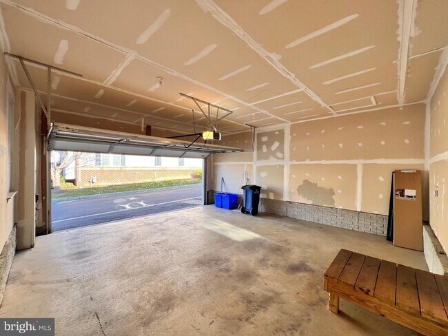 Building Photo - 22730 Autumn Breeze Ave