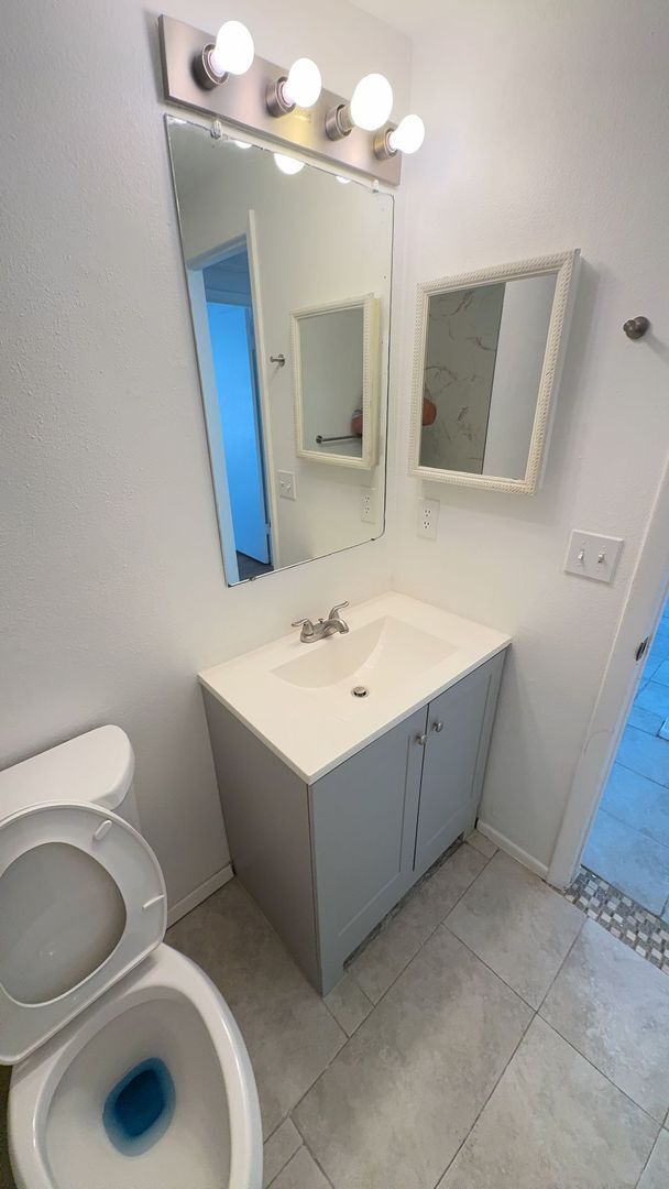 Building Photo - Recently renovated 3 bedroom, 2 bathroom, 2 car garage home for rent in Town 'n' Country.