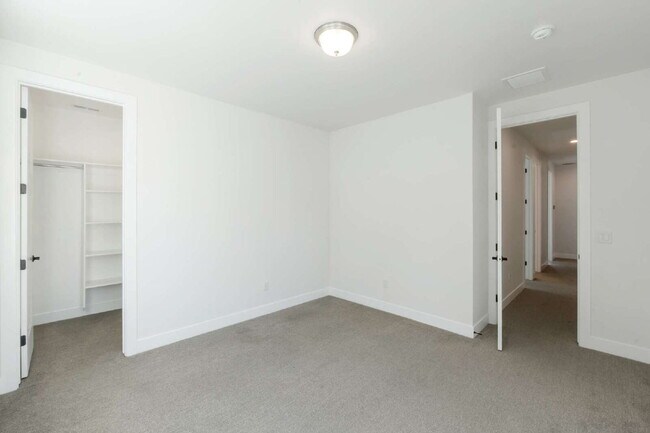 Building Photo - Traverse Mountain | SPACIOUS LIVING | 6 BED 4 BATH SINGLE FAMLY HOME