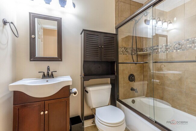 Building Photo - 203 Blossom Ct