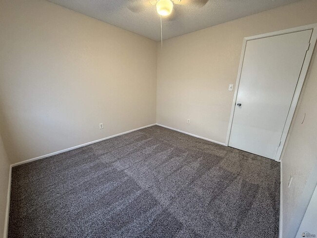 Building Photo - 6141 E 40th Pl
