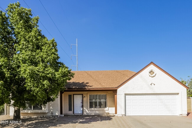 Primary Photo - 1202 E Topeka Dr