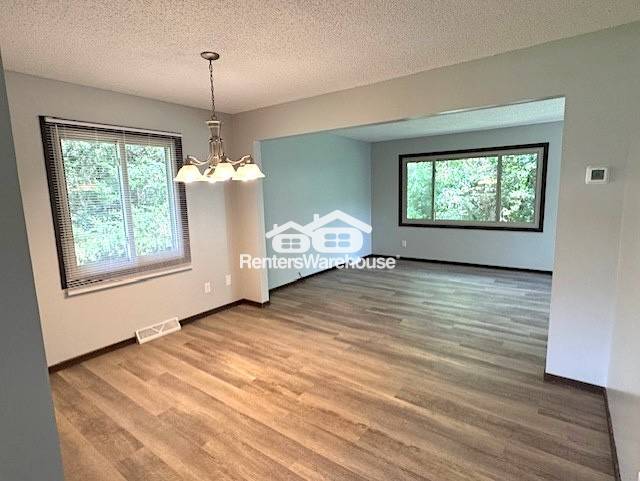 Building Photo - 2550 Teakwood Ln N