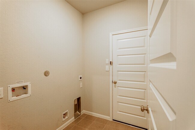 Building Photo - 8414 Quiet Bay Dr