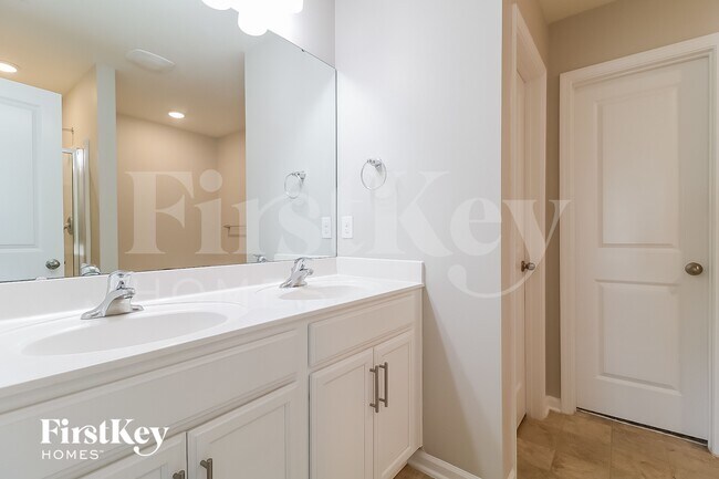 Building Photo - 43 S Great White Way