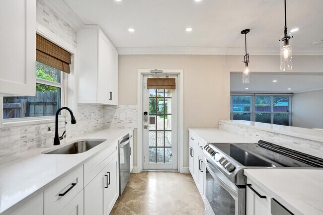 Building Photo - 1145 NE 12th Ave