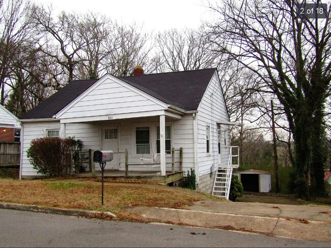 Building Photo - 800 Fleming St