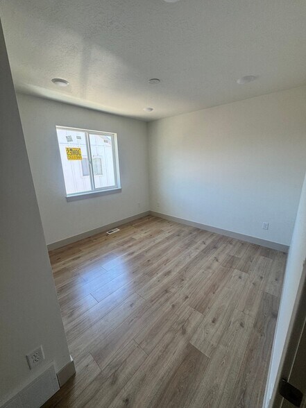 Building Photo - 684 S 750 W