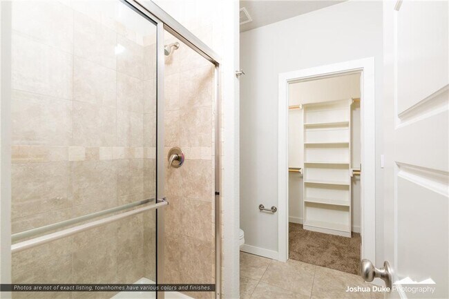 Building Photo - 1654 N Izard Ln