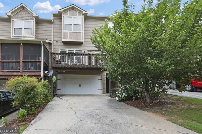 Building Photo - 423 Royal Cres Ln E