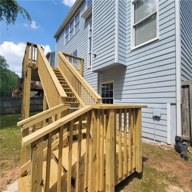 Building Photo - 3045 Binghampton Ln