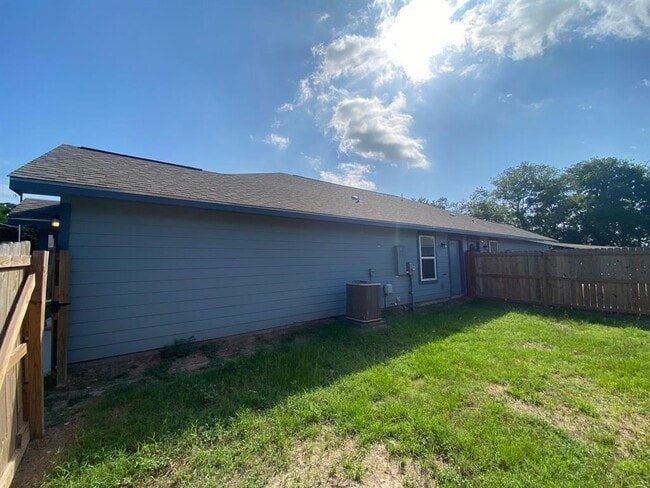 Building Photo - 300 Pendergrass St