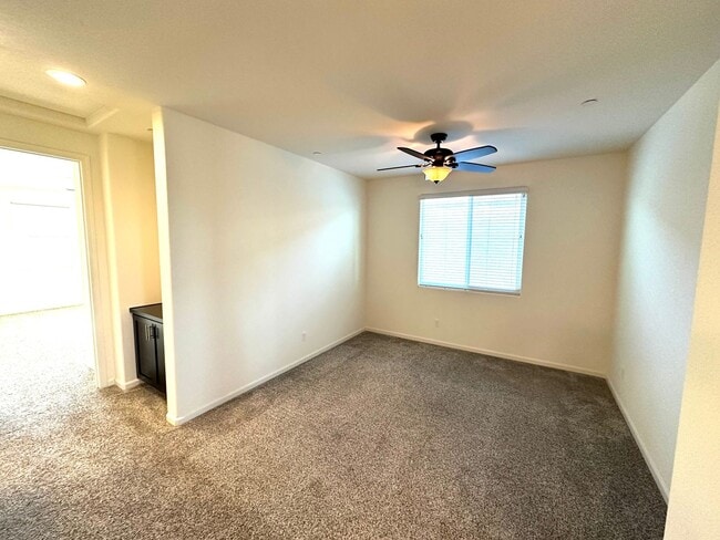 Building Photo - Natomas 3 Bedroom Home with a loft for rent!