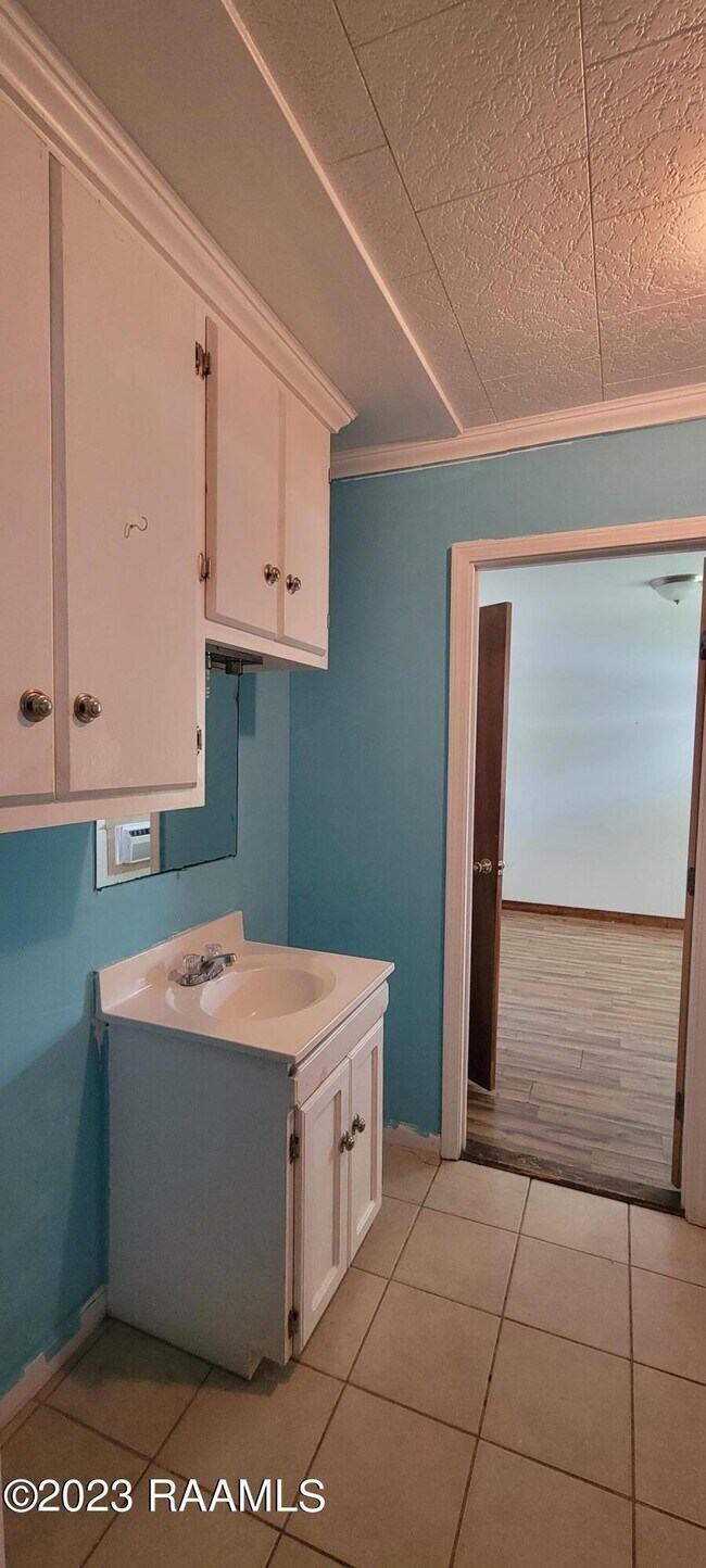 Building Photo - 232 Hulin St