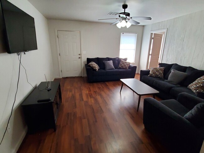 Building Photo - 37 W Thatcher St