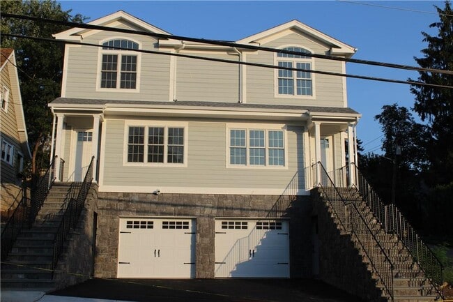 Primary Photo - 134 Lincoln Ave