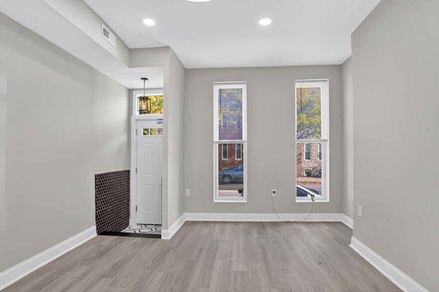 Building Photo - 1106 S Carey St