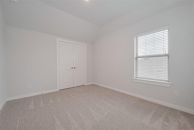 Building Photo - 307 Roselle Leaf Dr