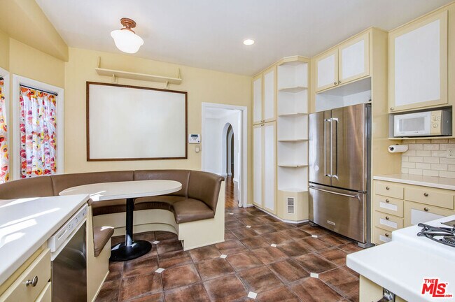 Building Photo - 846 S Lucerne Blvd