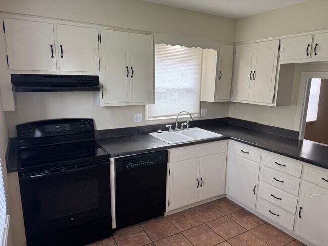 Building Photo - 4763-4765 Nugent Dr