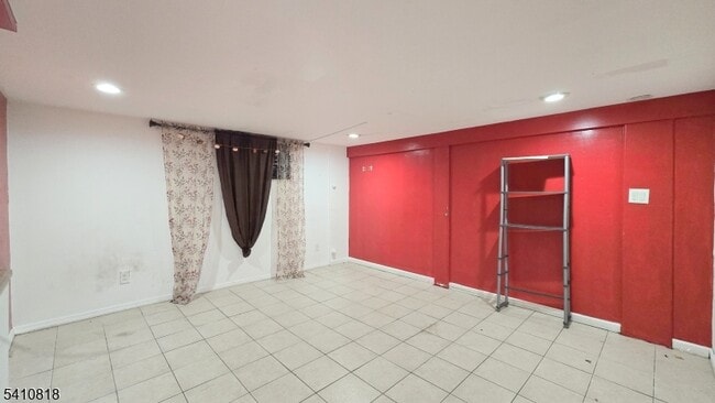 Building Photo - 62 Mercer Ave